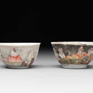 A pair of rare Chinese rose-grisaille cups and saucers after 'Actors of the Comédie-Française' by Watteau, Yongzheng/Qianlong — photo 5