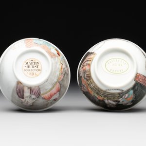A pair of rare Chinese rose-grisaille cups and saucers after 'Actors of the Comédie-Française' by Watteau, Yongzheng/Qianlong — photo 9