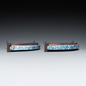 A pair of rare Dutch Delfware blue and white corner or quadrant tiles with biblical scenes, Amsterdam, 1st half 18th C. — photo 5