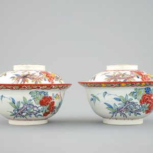 A pair of rare polychrome Dutch Delft bowls and covers, early 18th C. — 照片 5
