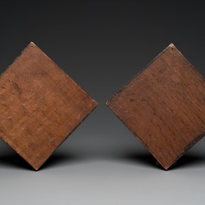 A pair of rare rhombus-shaped Malines alabaster portrait carvings, signed Tobias Tissenaken, end of the 16th C. — photo 2