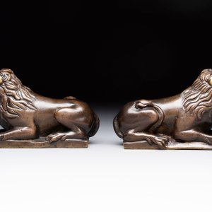 A pair of reclining bronze lions, probably Dinant, 16th C. — 照片 3