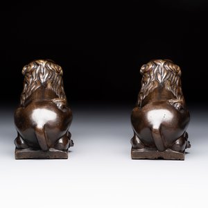 A pair of reclining bronze lions, probably Dinant, 16th C. — 照片 4