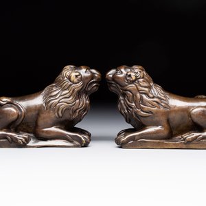 A pair of reclining bronze lions, probably Dinant, 16th C. — 照片 5