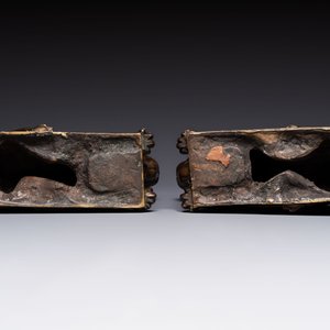 A pair of reclining bronze lions, probably Dinant, 16th C. — 照片 7