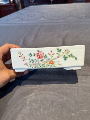 A pair of rectangular Chinese famille rose jardinieres with floral design, Republic — photo 12