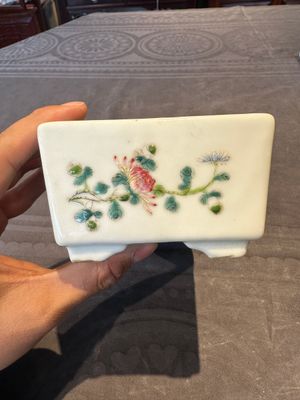A pair of rectangular Chinese famille rose jardinieres with floral design, Republic — photo 15