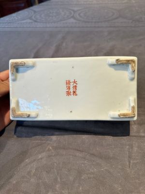 A pair of rectangular Chinese famille rose jardinieres with floral design, Republic — photo 17