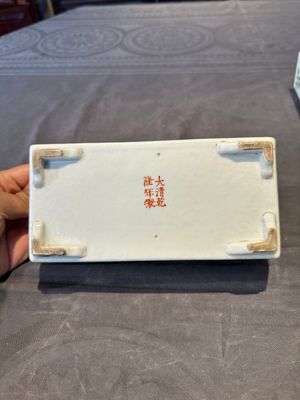 A pair of rectangular Chinese famille rose jardinieres with floral design, Republic — photo 7