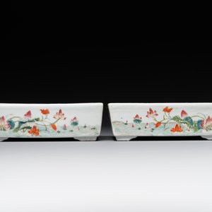 A pair of rectangular Chinese famille rose jardinieres with floral design, Republic — photo 2
