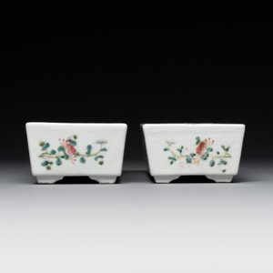 A pair of rectangular Chinese famille rose jardinieres with floral design, Republic — photo 5