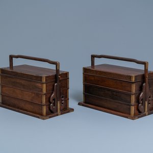 A pair of rectangular Chinese three-tiered hongmu wooden covered boxes, 19th C. — 照片 1