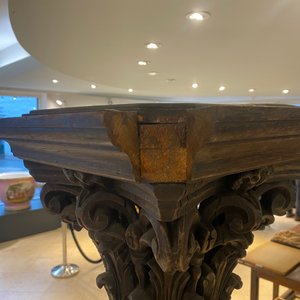 A pair of reticulated carved oak Corinthian columns with cherub heads and vines, 17th C. — photo 20