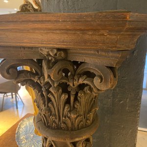 A pair of reticulated carved oak Corinthian columns with cherub heads and vines, 17th C. — photo 30