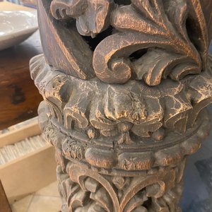A pair of reticulated carved oak Corinthian columns with cherub heads and vines, 17th C. — photo 35