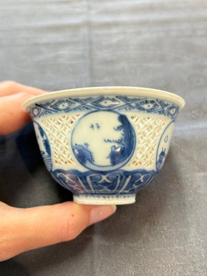 A pair of reticulated Chinese blue and white 'Hatcher Cargo' shipwreck bowls, Transitional period — photo 11