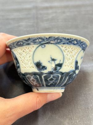 A pair of reticulated Chinese blue and white 'Hatcher Cargo' shipwreck bowls, Transitional period — photo 5