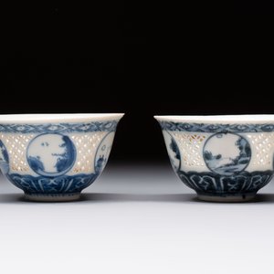 A pair of reticulated Chinese blue and white 'Hatcher Cargo' shipwreck bowls, Transitional period — photo 2