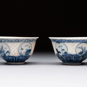 A pair of reticulated Chinese blue and white 'Hatcher Cargo' shipwreck bowls, Transitional period — photo 4