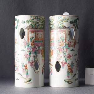 A pair of reticulated Chinese famille rose '100 boys' hat stands, Qianlong mark, 19th C. — 照片 17