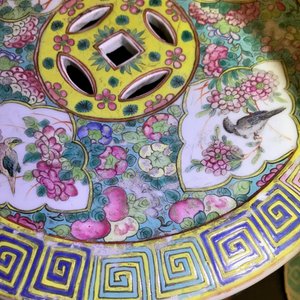 A pair of reticulated Chinese famille rose garden seats, 19th C. — photo 14