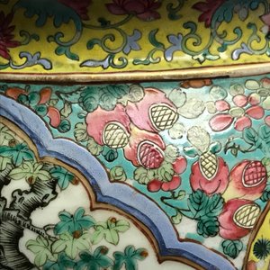 A pair of reticulated Chinese famille rose garden seats, 19th C. — photo 25