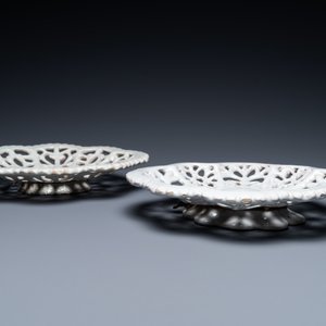 A pair of reticulated Italian white-glazed dishes, Faenza, 17th C. — photo 3