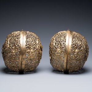 A pair of reticulated Tibetan copper incense balls, 17/18th C. — photo 5