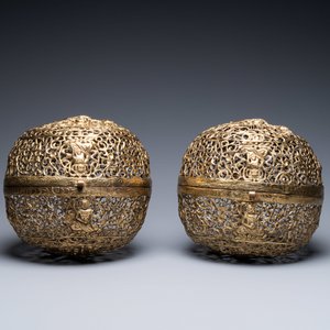 A pair of reticulated Tibetan copper incense balls, 17/18th C. — photo 6