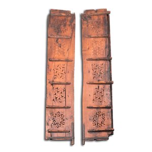 A pair of reticulated wooden doors with geometrical patterns, Northern Africa, 19th C. — photo 6