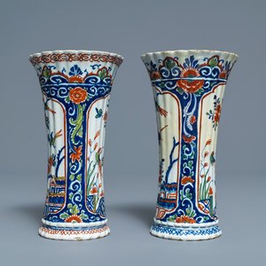 A pair of ribbed Dutch Delft cashmere palette beaker vases, early 18th C. — 照片 3