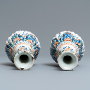 A pair of ribbed Dutch Delft cashmere palette bottle vases, 1st quarter 18th C. — 照片 5