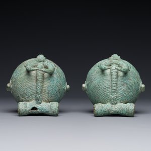 A pair of round bronze bells for water buffalo, Cambodia, Batambang provence, 300 BC — 照片 4