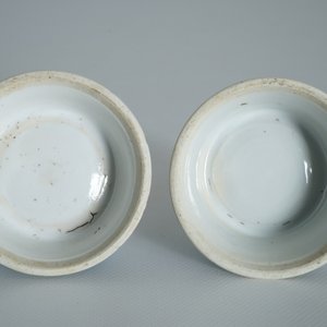 A pair of round Chinese blue and white salts, Kangxi — photo 13