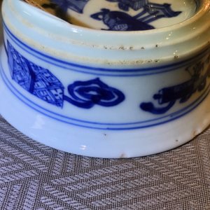 A pair of round Chinese blue and white salts, Kangxi — photo 17