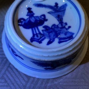 A pair of round Chinese blue and white salts, Kangxi — photo 18
