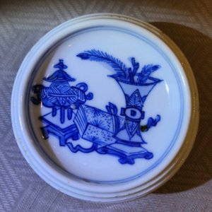 A pair of round Chinese blue and white salts, Kangxi — photo 22