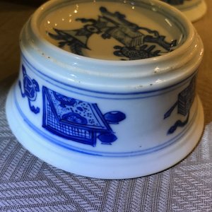 A pair of round Chinese blue and white salts, Kangxi — photo 26