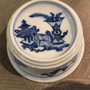 A pair of round Chinese blue and white salts, Kangxi — photo 28