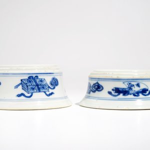 A pair of round Chinese blue and white salts, Kangxi — photo 3