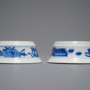 A pair of round Chinese blue and white salts with antiquities design, Kangxi — photo 4