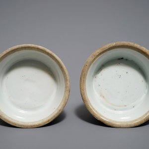 A pair of round Chinese blue and white salts with antiquities design, Kangxi — photo 7