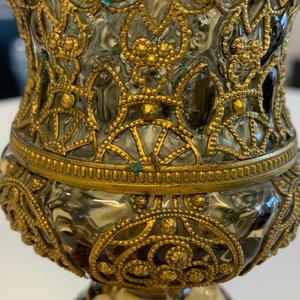 A pair of Russian or Eastern-European gilt copper and glass-inlaid glass goblets and covers, 19th C. — photo 11