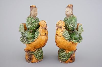 Une paire de tuiles faitières sancai chinois, Dynastie Ming