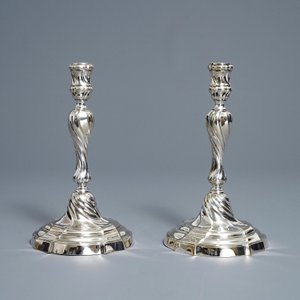 A pair of silver candlesticks, marked Carel Benninck, Bruges, dated 1778 — photo 4