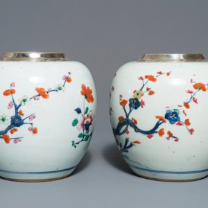 A pair of silver-mounted Chinese rose-Imari jars with floral design, Qianlong — 照片 3