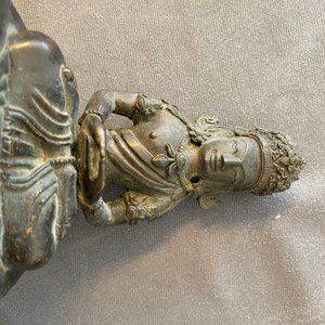 A pair of Sino-Tibetan bronze figures of Buddha Amitayus, Qianlong — 照片 15