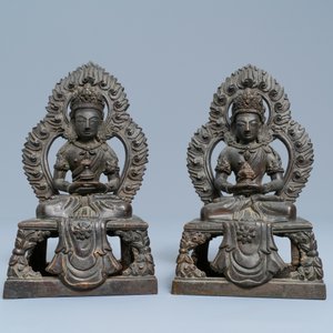 A pair of Sino-Tibetan bronze figures of Buddha Amitayus, Qianlong — 照片 2