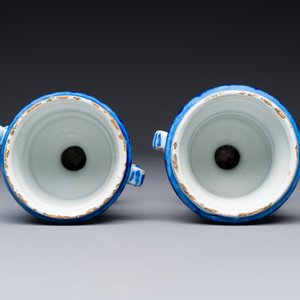 A pair of small blue and white Dutch Delft urn-shaped hyacinth vases, 18th C. — 照片 6