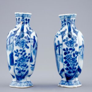 A pair of small Chinese blue and white vases with long Elizas, Kangxi — 照片 2